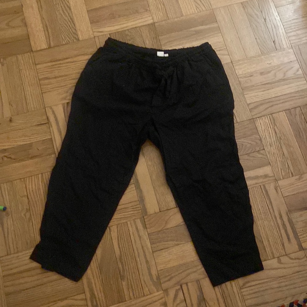 Cropped black pants